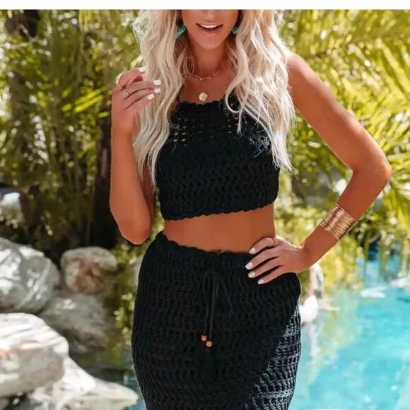 Vici IVIE CROCHET HALTER CROP TOP - BLACK in EUC cropped SZ SM 70's Boho SZ SM - Picture 2 of 12